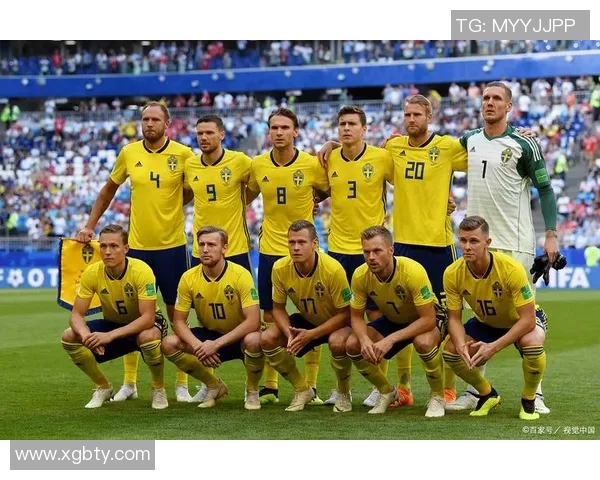 夏日街头足球明星时尚穿搭大赏展现运动魅力与潮流风范